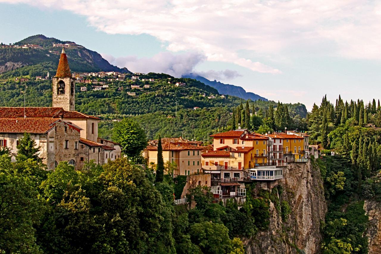 La Rotonda Apartments By Gardadomusmea Tremosine Bagian luar foto